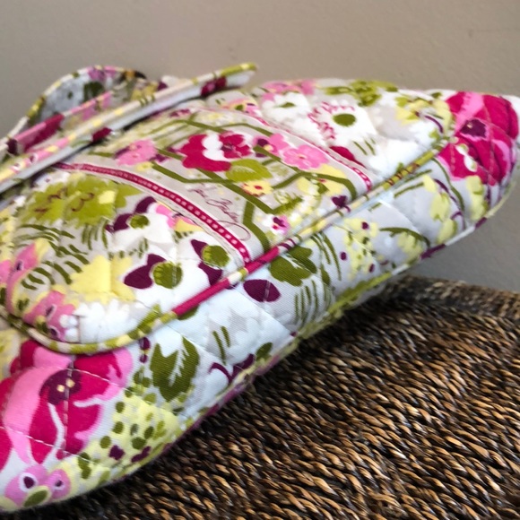 ⬇️🔥Vera Bradley “Make Me Blush” crossbody bag - Picture 6 of 9